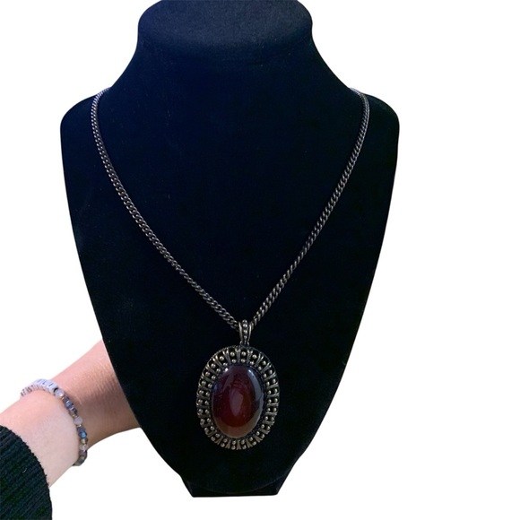 Avon “Lovely London” amber colored Pendant long Necklace. NIB 2009 - Picture 1 of 5